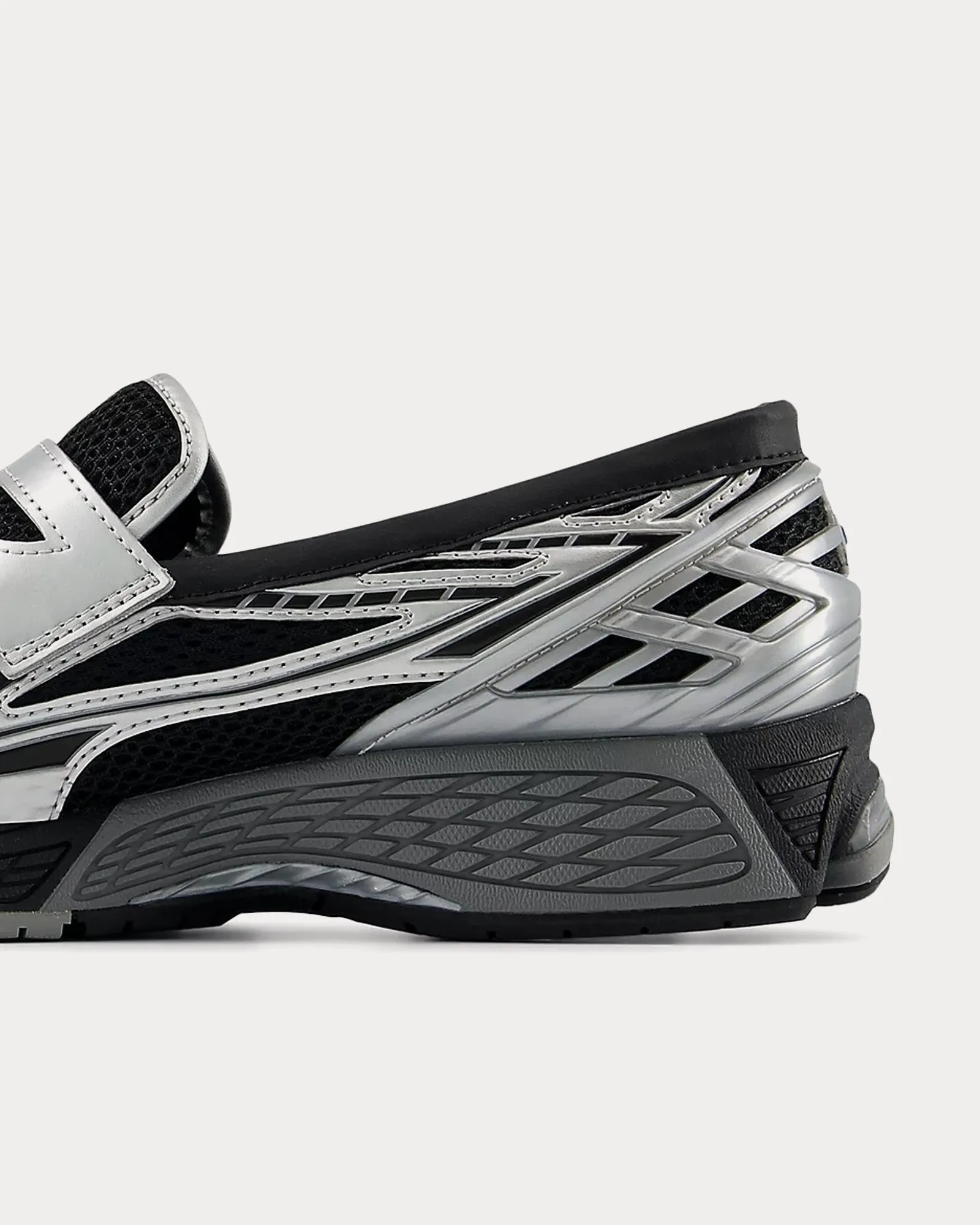 1906L Silver Metallic / Black Loafers