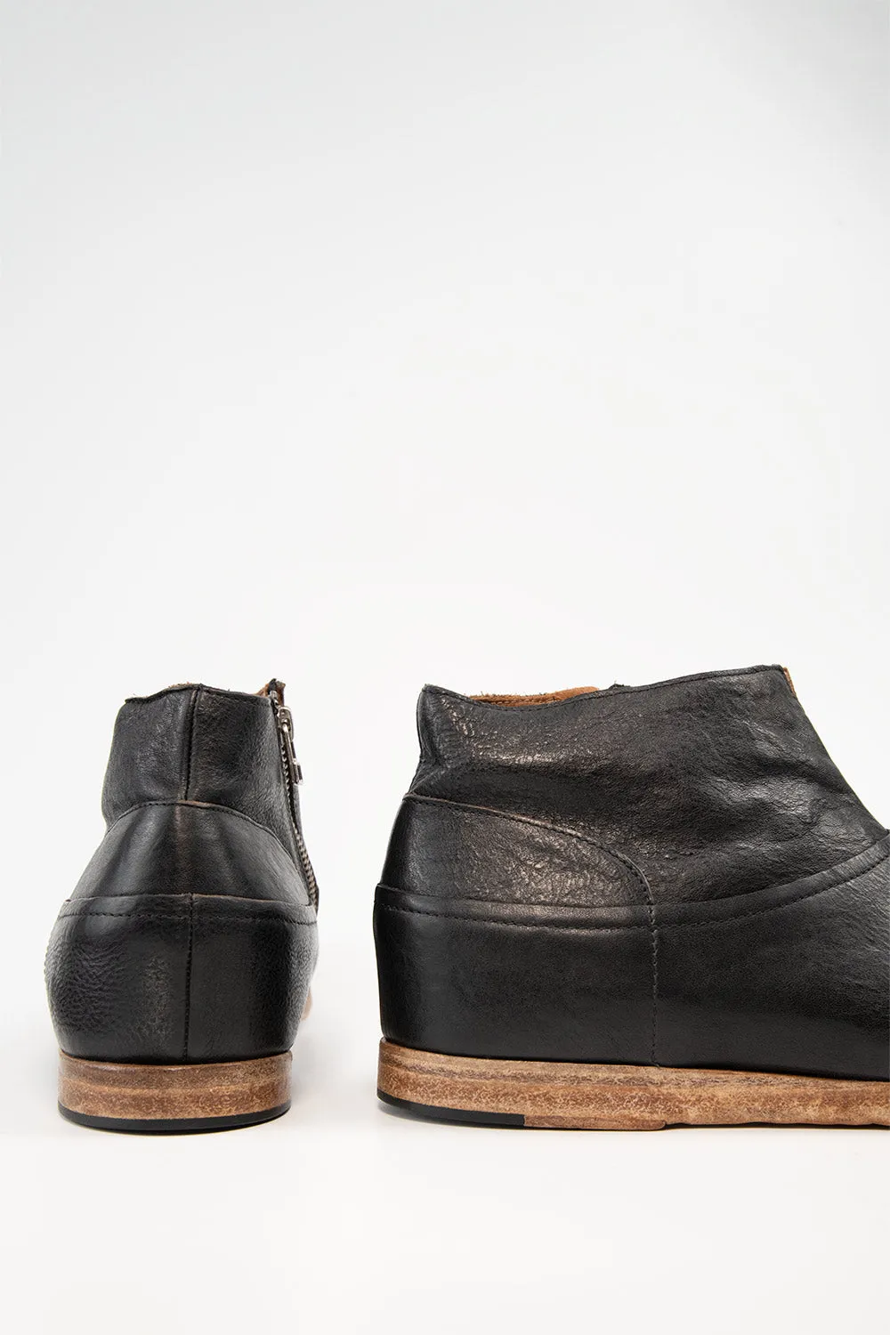 BRUCE rugged-black ankle boots.