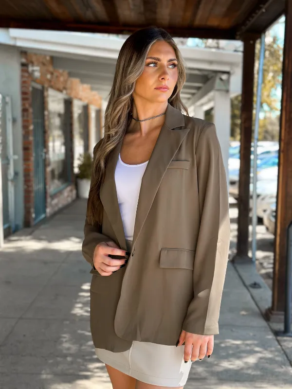 Double Pocket Woven Blazer
