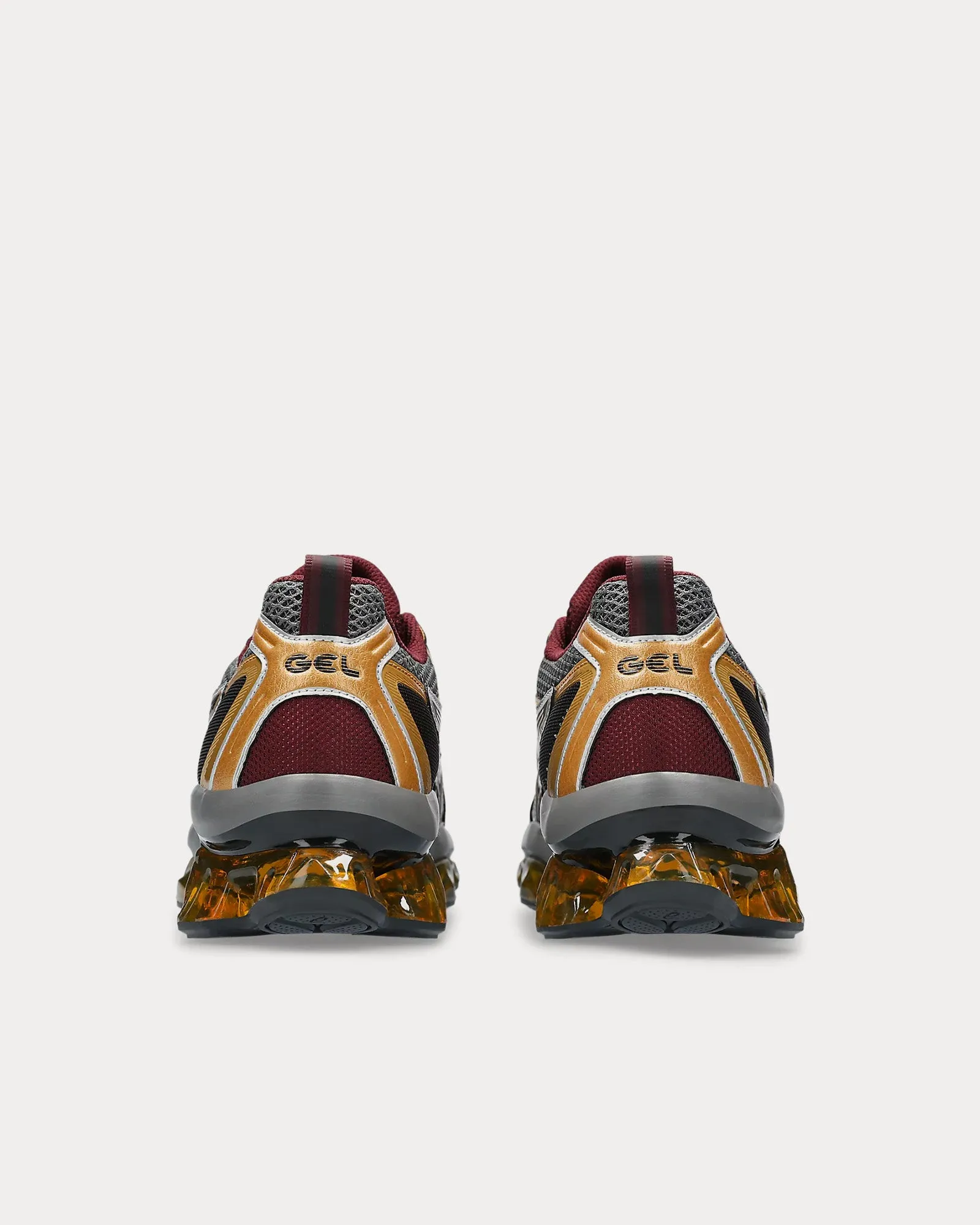 Gel-Quantum Kinetic Carbon / Pure Gold Low Top Sneakers