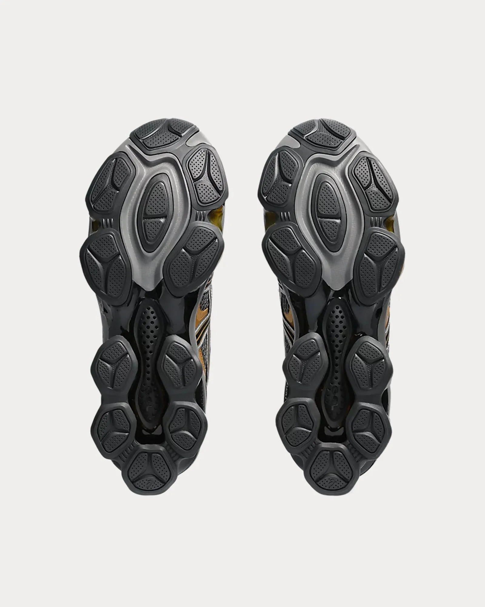 Gel-Quantum Kinetic Carbon / Pure Gold Low Top Sneakers