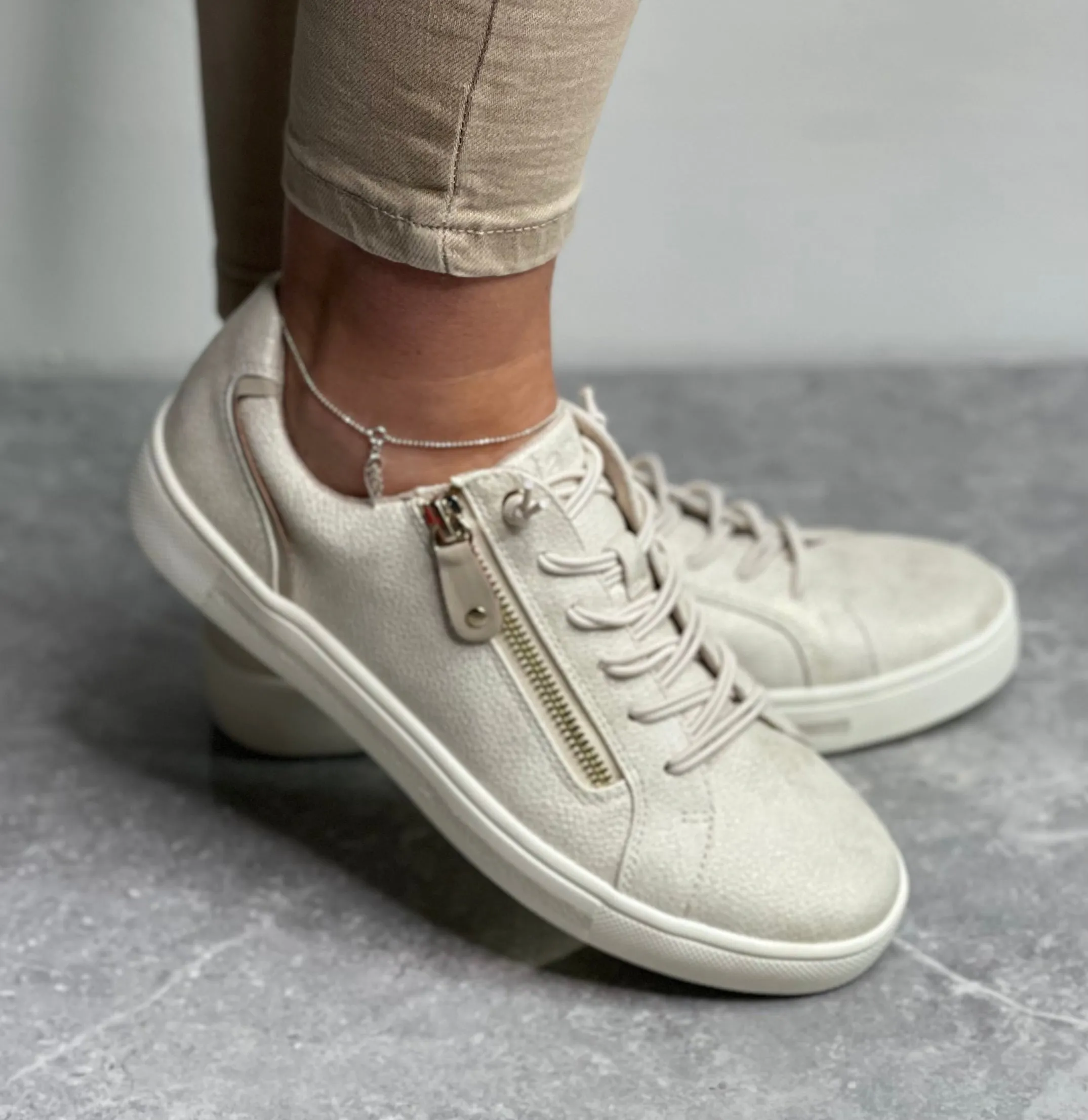 Jana - Cloudy Gold Side Zip Trainer