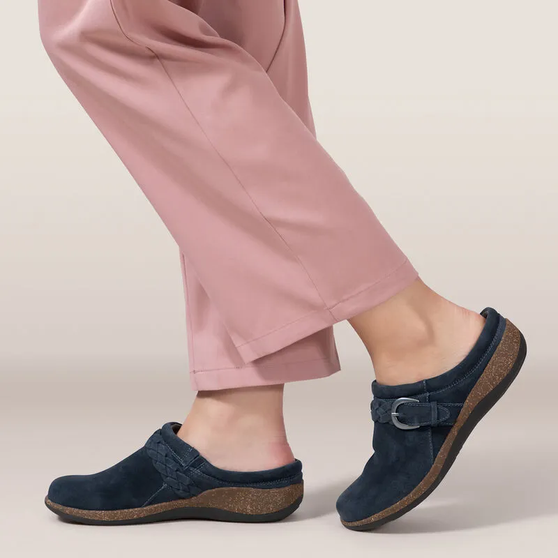 WOMEN'S AETREX LIBBY COMFORT CLOG | NAVY