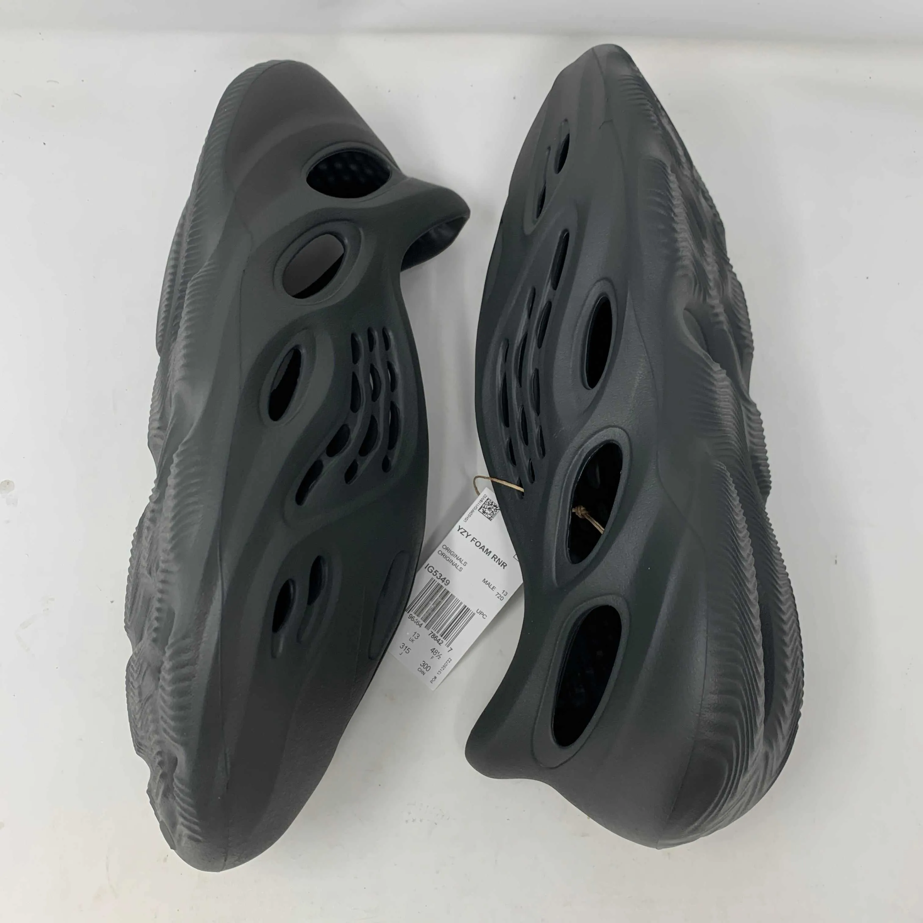 Yeezy Foam Runner Carbon